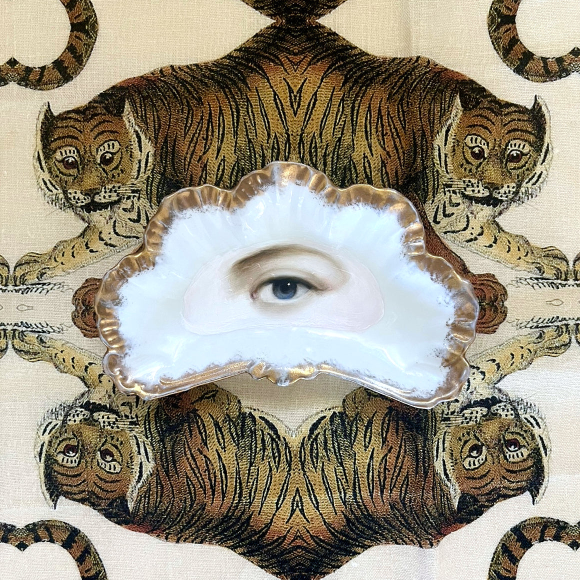 LOVER'S EYES ON CRESCENT PLATES