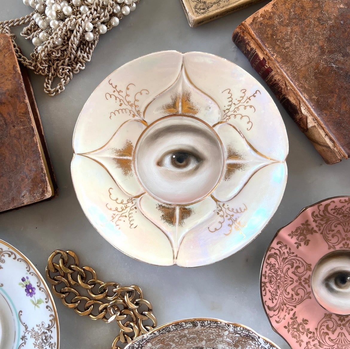 No. 3564 Lover's Eye Painting on a Pearlized Lusterware Plate