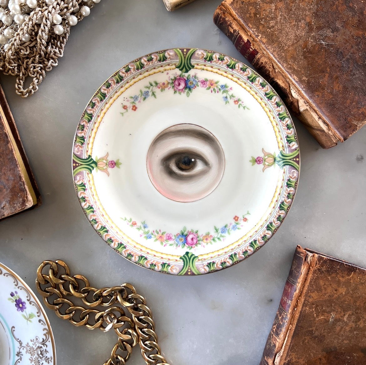 No. 3528 - Lover's Eye Painting on a Princess Plate