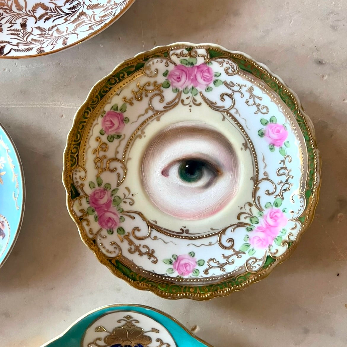 No. 2768 Lover's Eye Painting on a Green and Gold Plate with Roses