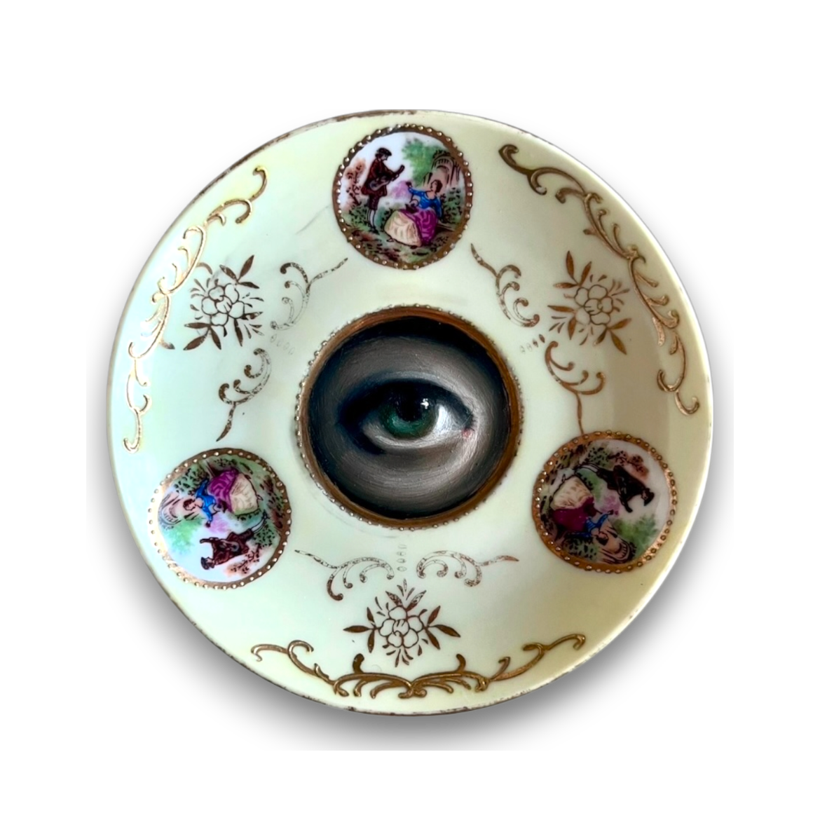 No. 2770 Lover's Eye Painting on a Mini Pale Yellow Courting Scene Plate