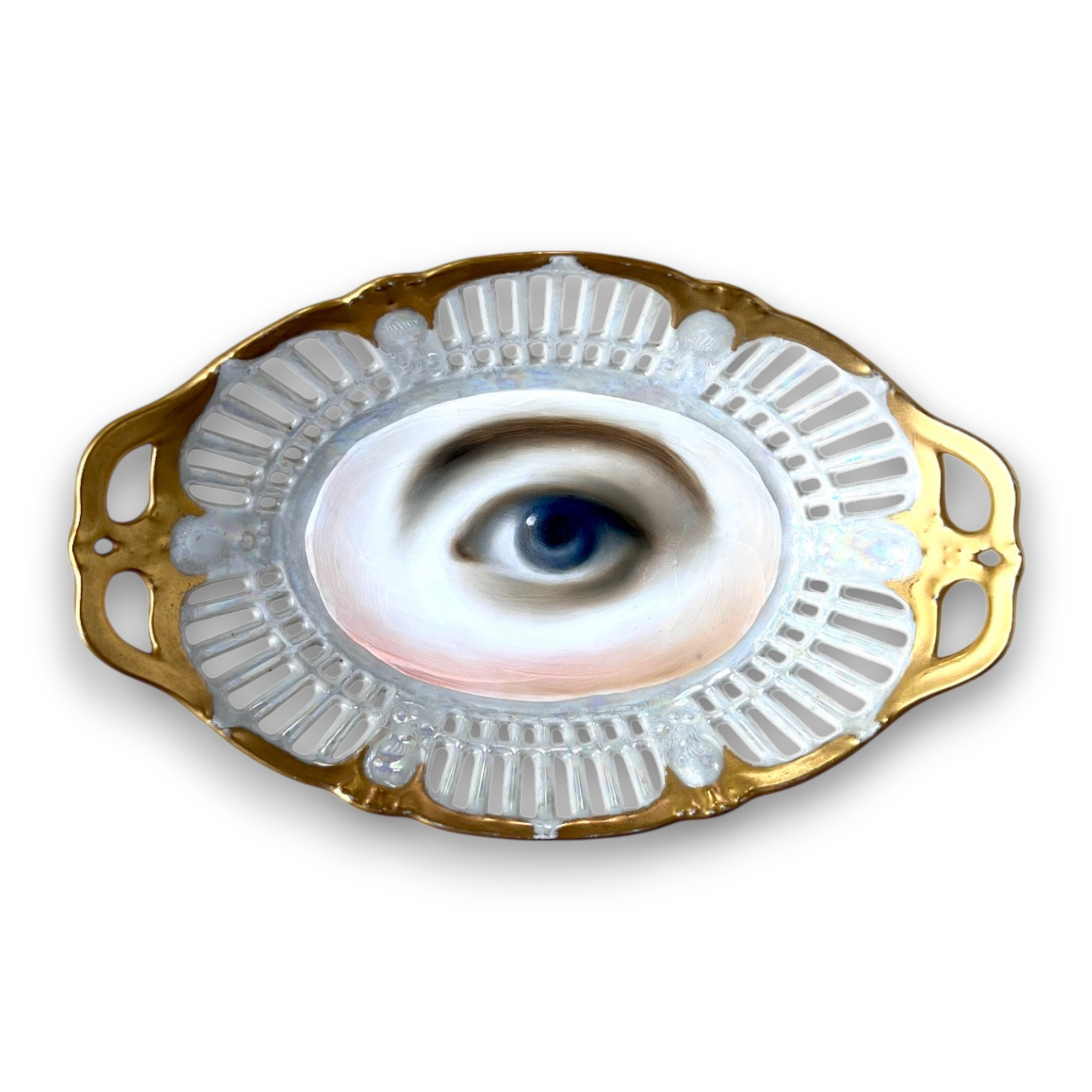 No. 3781 Lover’s Eye Painting on an Iridescent Dish