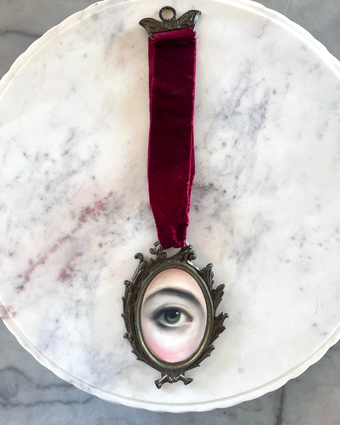 No. 2805 Lover's Eye Painting in a Beribboned Frame