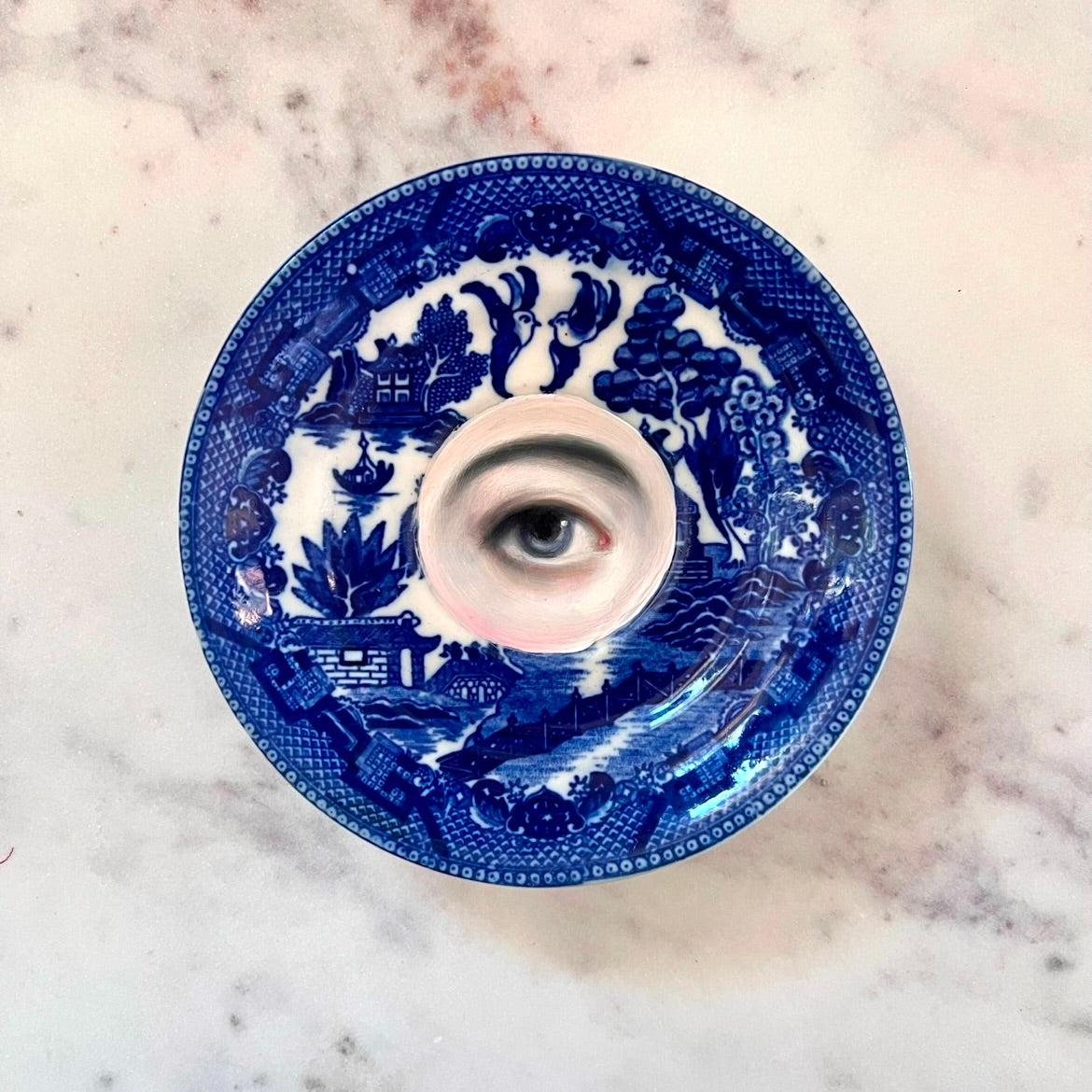 No. 2836 Lover's Eye Painting on a Chinoiserie Blue Willow Plate