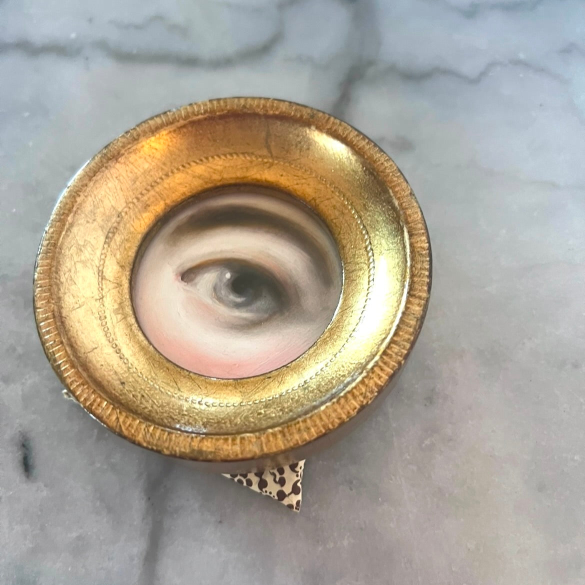 No. 2848 Lover's Eye Painting in an Italian Round Giltwood Frame (3 1/4")