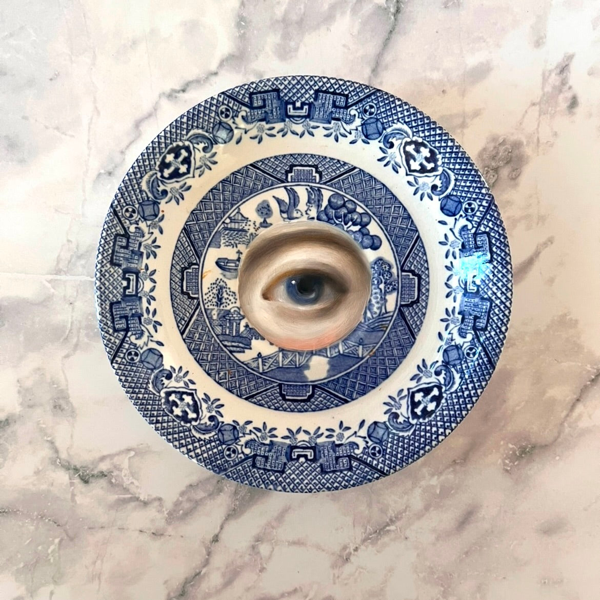 No. 2864 Lover's Eye Painting on an English Chinoiserie Blue Willow Plate