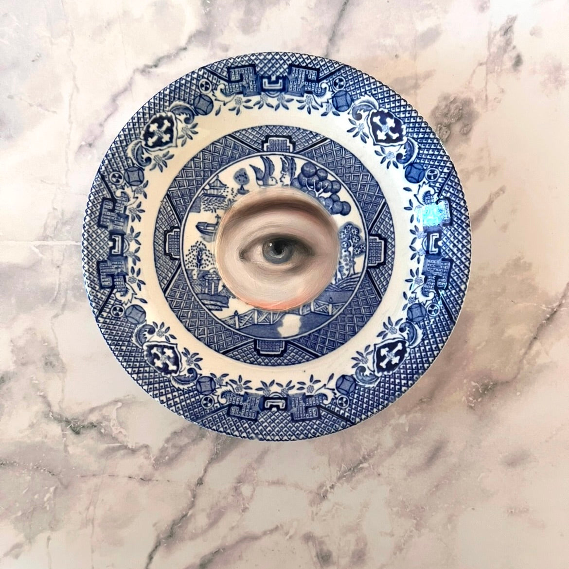 No. 2863 Lover's Eye Painting on an English Chinoiserie Blue Willow Plate