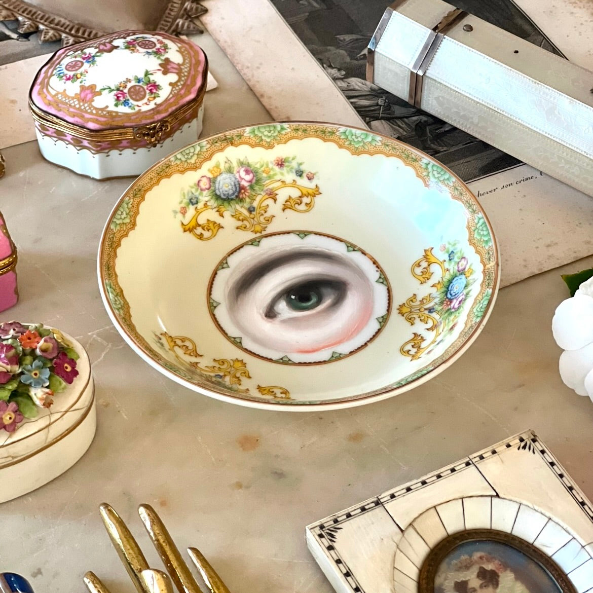 No. 2871 Lover's Eye Painting on a Cream Botanical Plate
