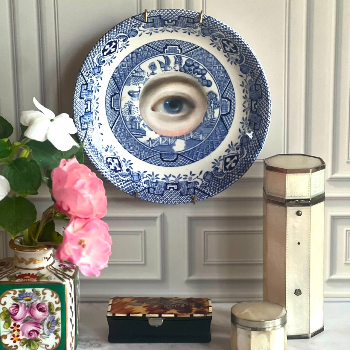 No. 2864 Lover's Eye Painting on an English Chinoiserie Blue Willow Plate