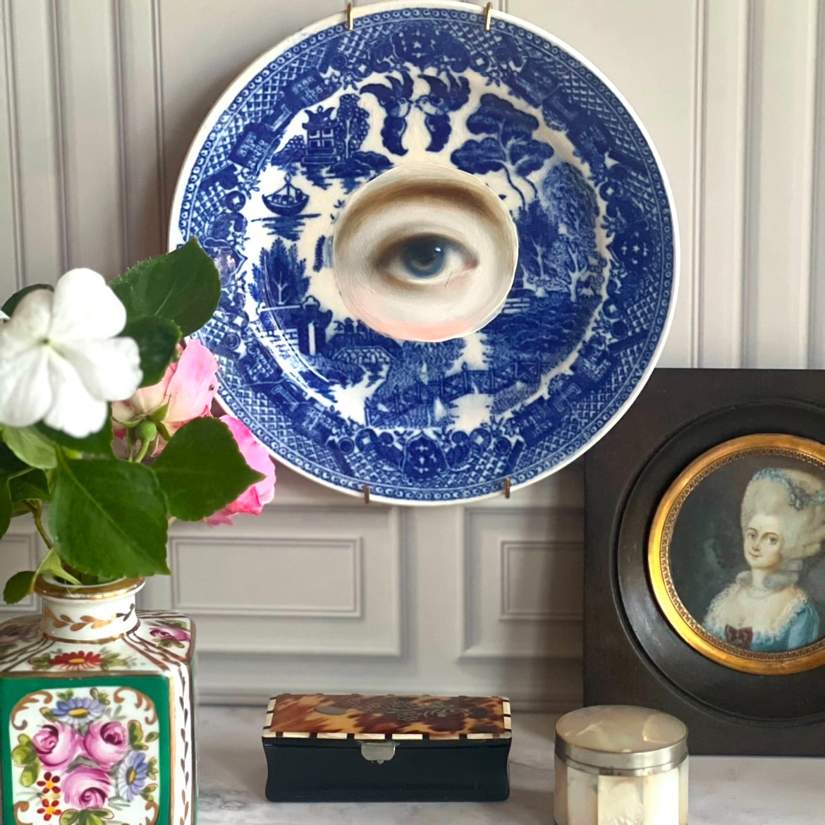 No. 2862 Lover's Eye Painting on a Chinoiserie Blue Willow Plate