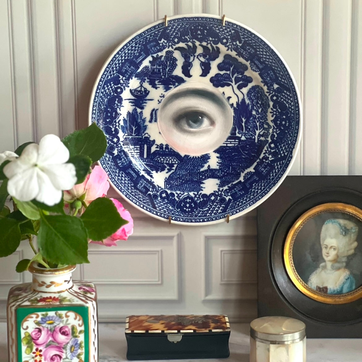 No. 2861 Lover's Eye Painting on a Chinoiserie Blue Willow Plate