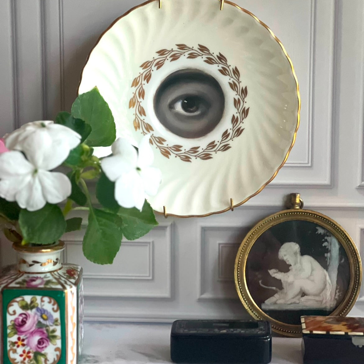 No. 2869 Lover's Eye Painting on an English Mintons Gilt Foliate Wreath Plate