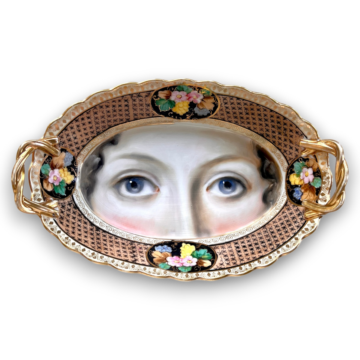 No. 3859 Lover’s Eye Painting on a Flower Basket Dish