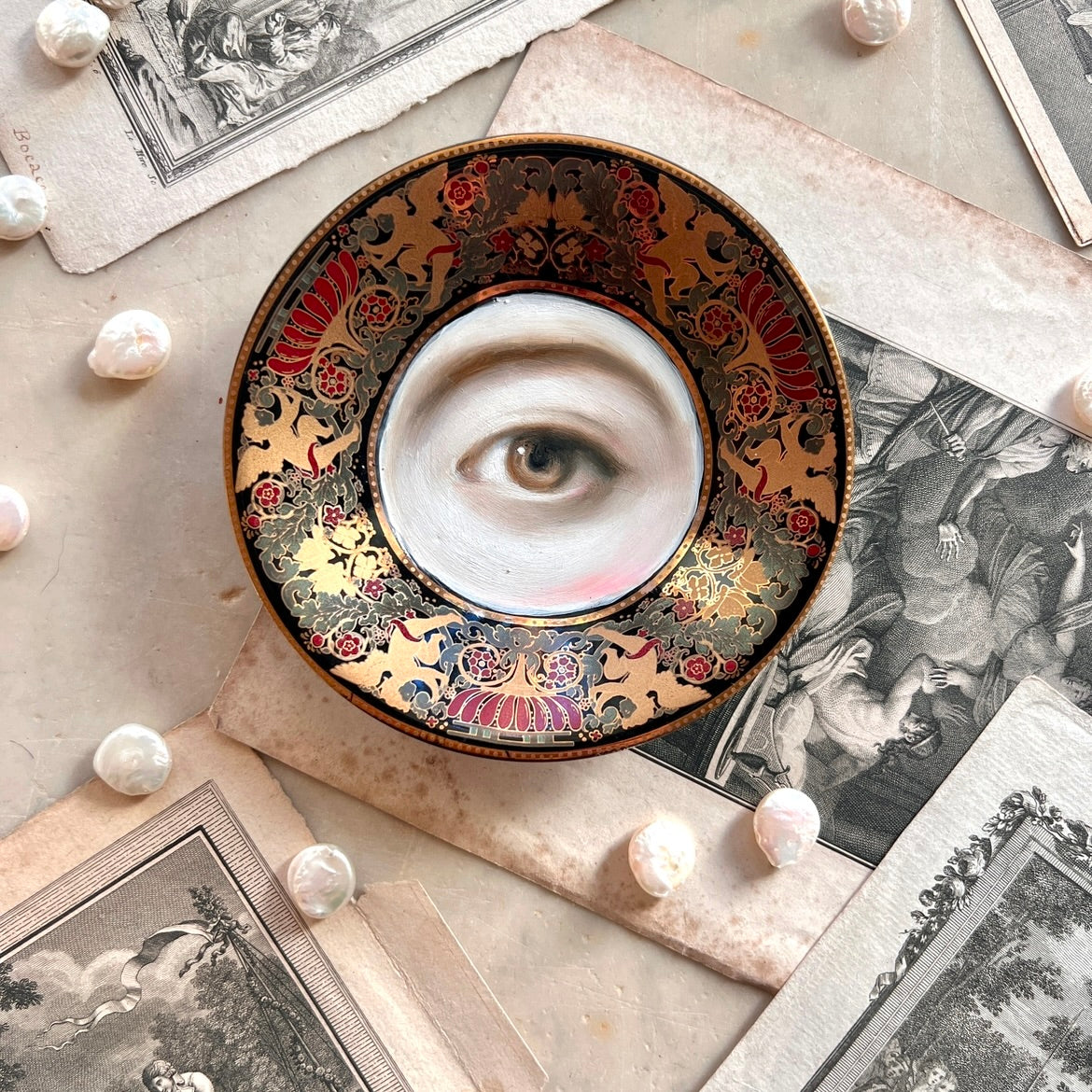 No. 3112 Lover's Eye Painting on a Gold Cherubs Plate