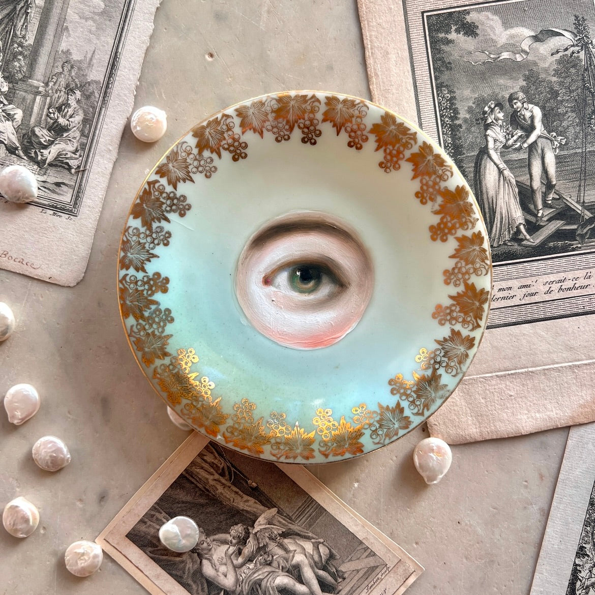 No. 3105 Lover's Eye Painting on a Green and Gold Plate