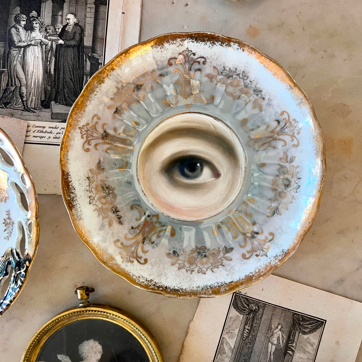 No. 2949 Lover's Eye Painting on a Pearl Luster Plate with a Gold Floral Design