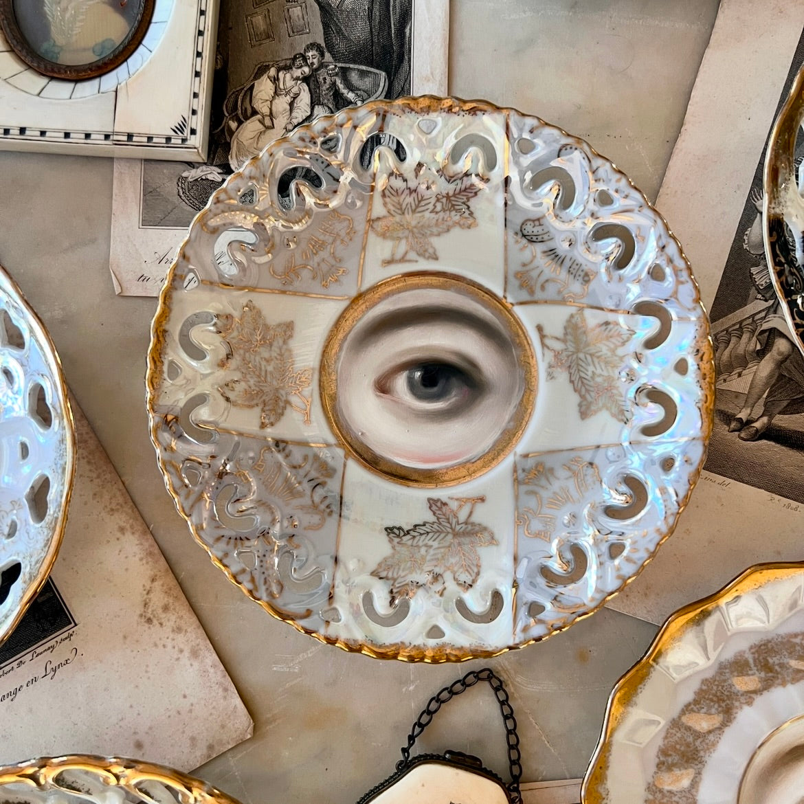 No. 2945 Lover's Eye Painting on a Pearl Luster Plate with Gold Reticulated Border