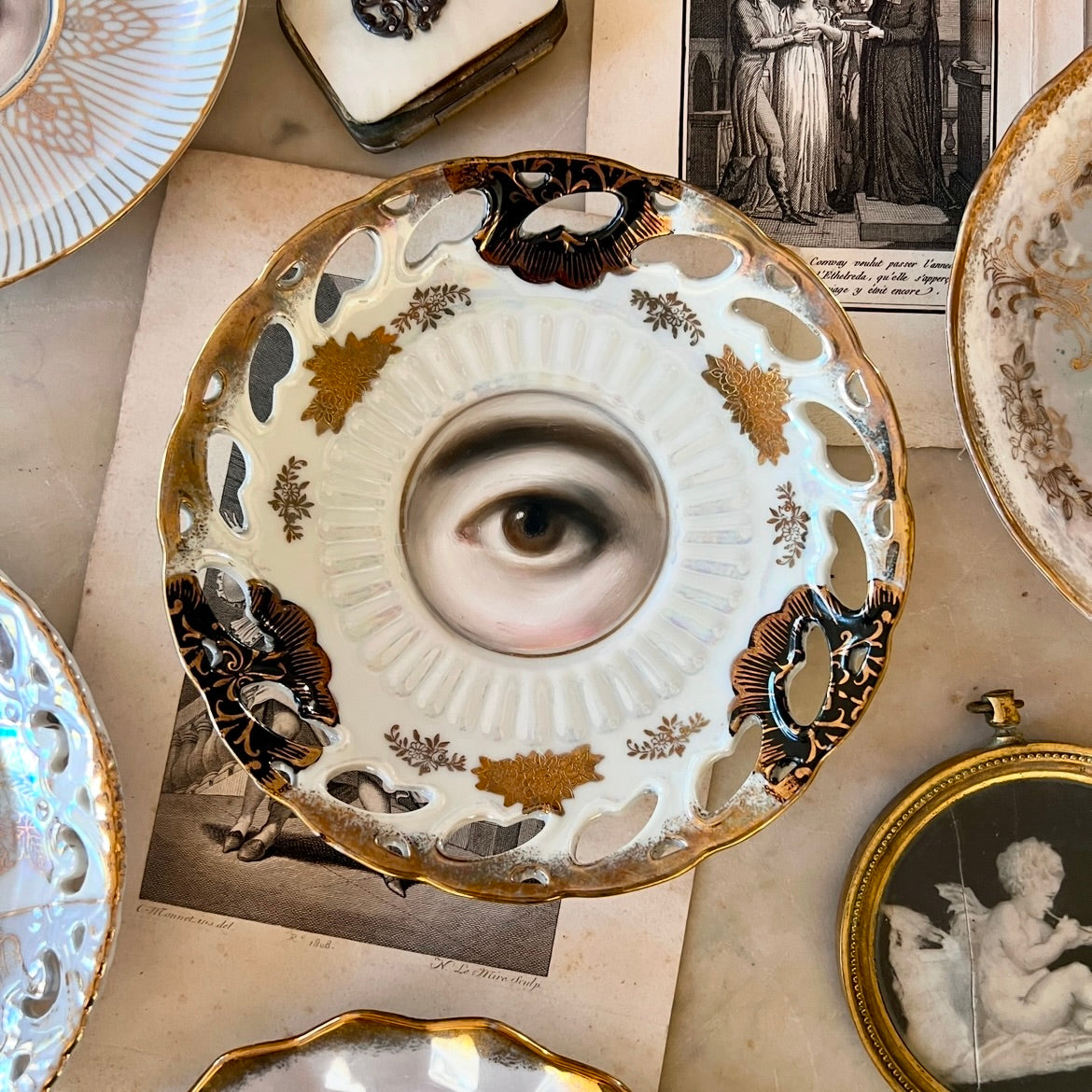 No. 2943 Lover's Eye Painting on a Luster Plate with Gold Reticulated Border