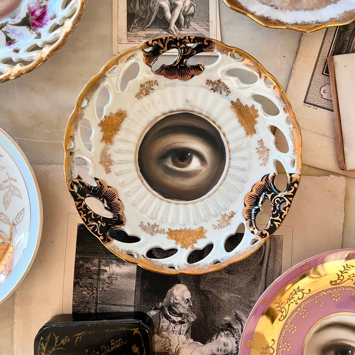 No. 2942 Lover's Eye Painting on a Luster Plate with Gold & Black Reticulated Border