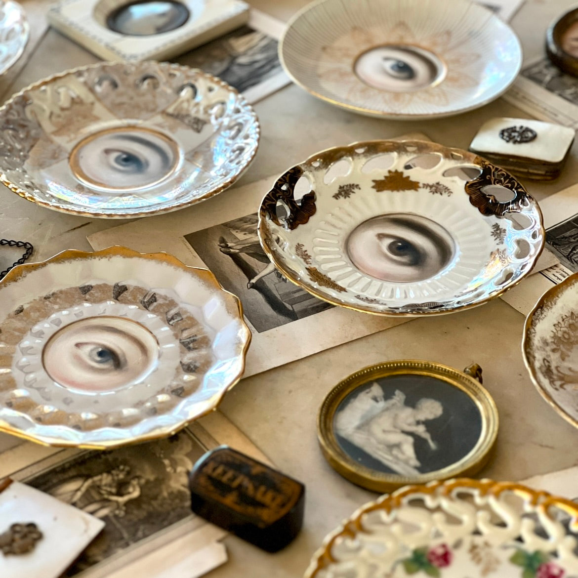 No. 2943 Lover's Eye Painting on a Luster Plate with Gold Reticulated Border