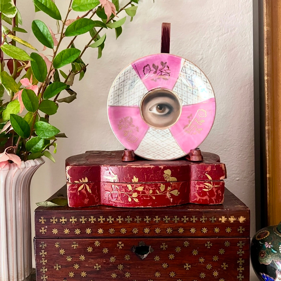 No. 2937 Lover's Eye Painting on a Pink Luster Plate with Fishscale Pattern