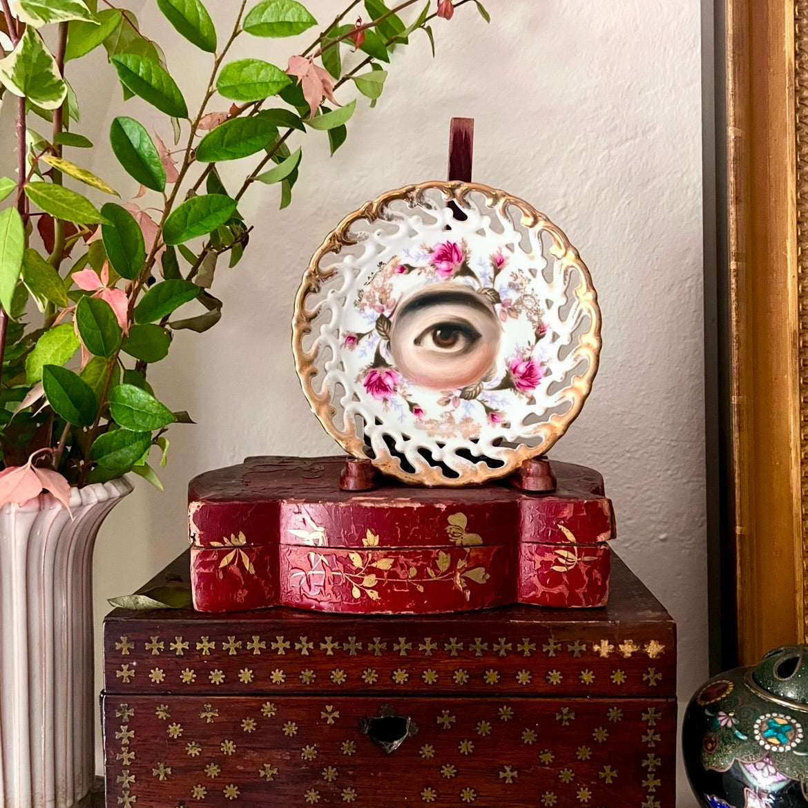 No. 2940 Lover's Eye Painting on a Floral Luster Plate with Gold Reticulated Border