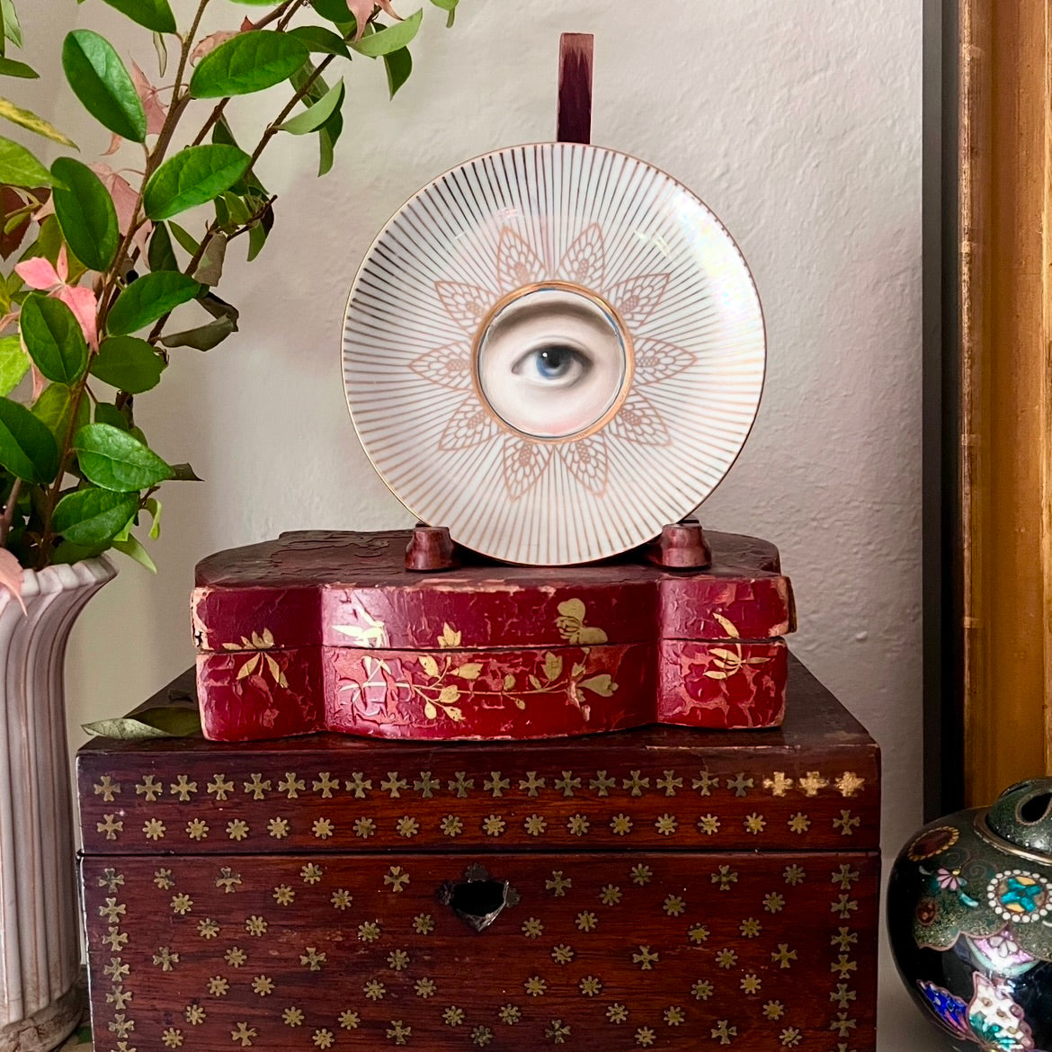 No. 2950 Lover's Eye Painting on a Pearl Luster Plate with a Gold Sunburst Design