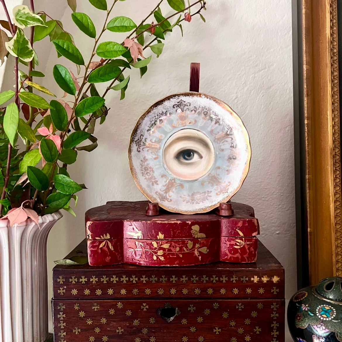 No. 2949 Lover's Eye Painting on a Pearl Luster Plate with a Gold Floral Design