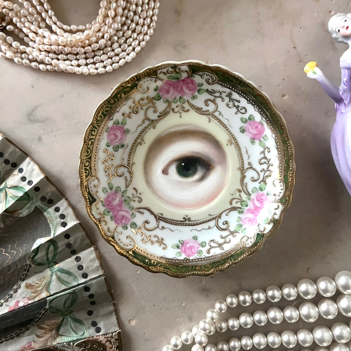 No. 2768 Lover's Eye Painting on a Green and Gold Plate with Roses