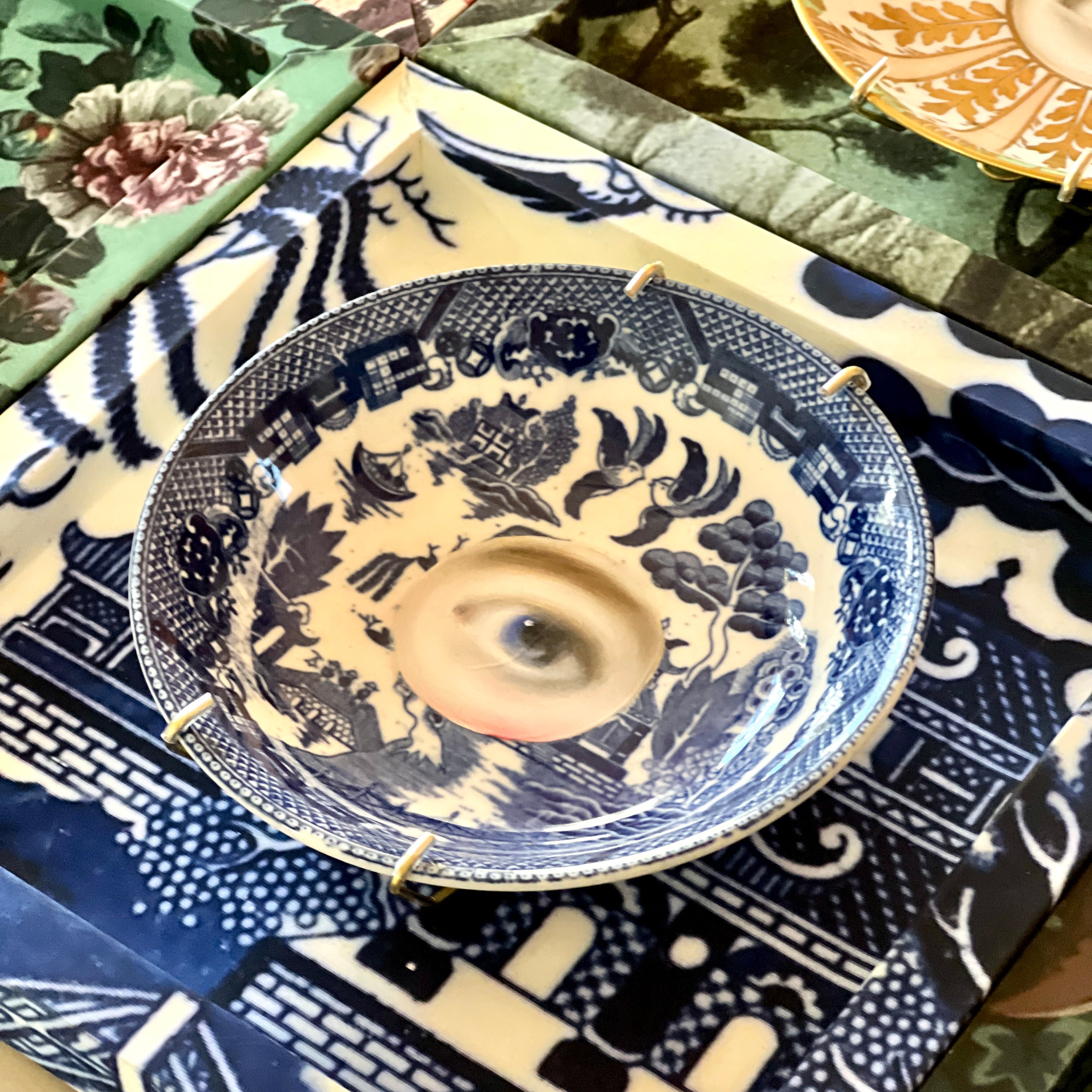 No. 2990 Lover's Eye Painting on a Chinoiserie Blue Willow Plate