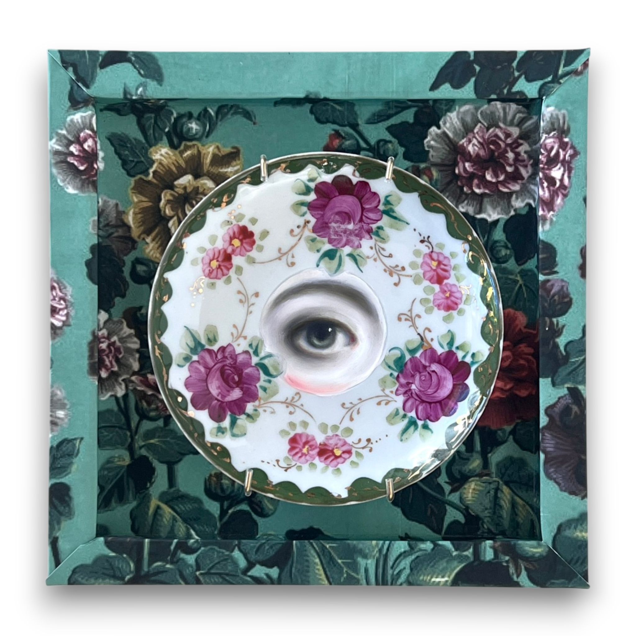 No. 2646 Lover's Eye Painting on a Floral Plate with Magenta Roses