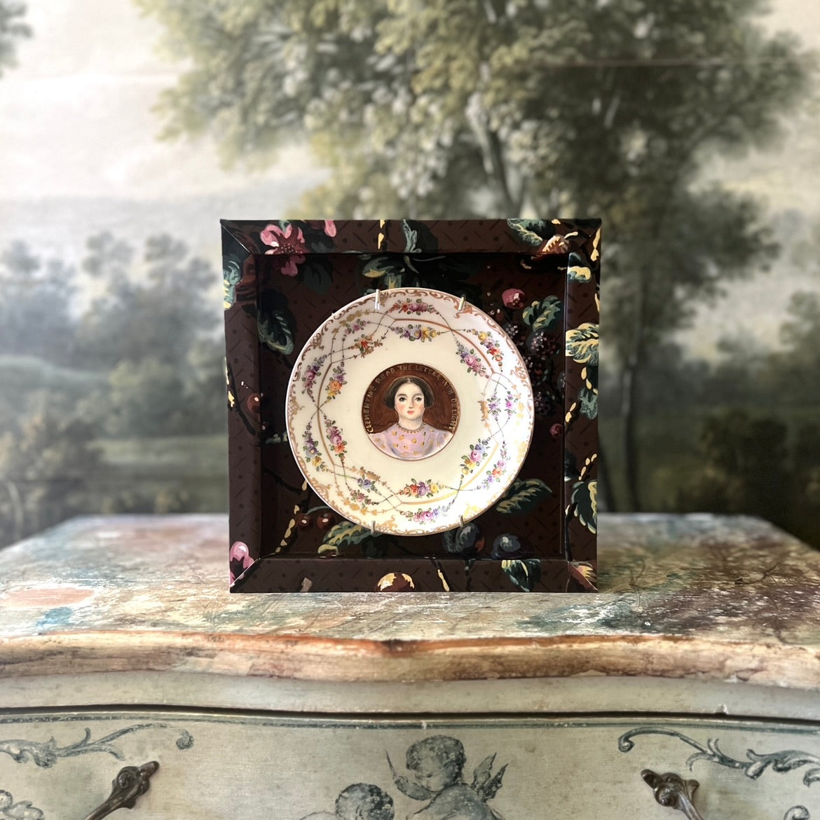 No. 2659 "Clementine Read the Letter with Delight" Portrait Plate