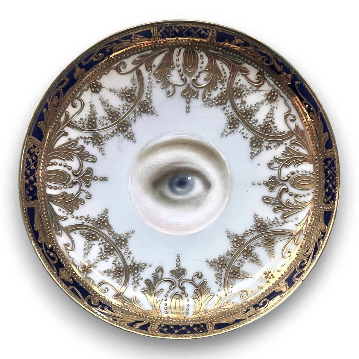 No. 3901 Lover's Eye Painting on a Raised Gilt Plate