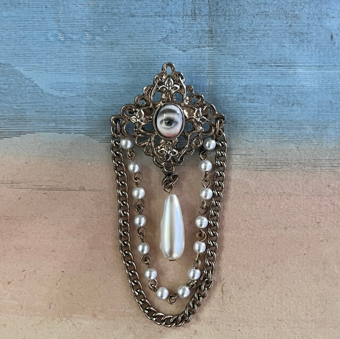 No. 3224 Lover's Eye Chain Swag Brooch