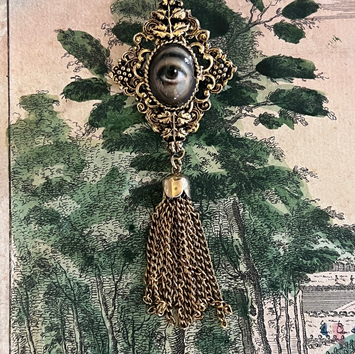 No. 3226 Lover's Eye Tassel Brooch