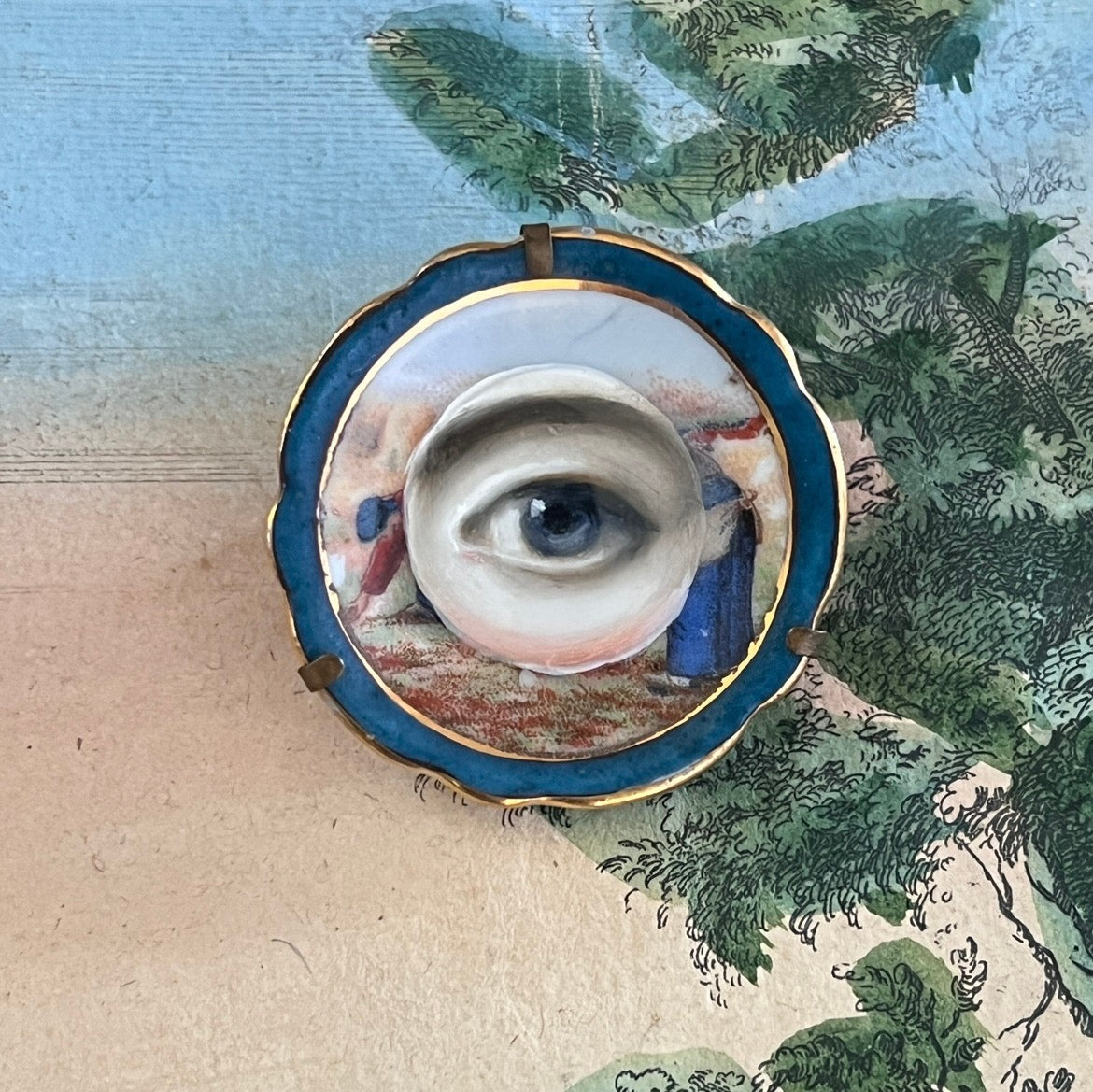 No. 3231 Lover's Eye Mini Limoges Plate Brooch