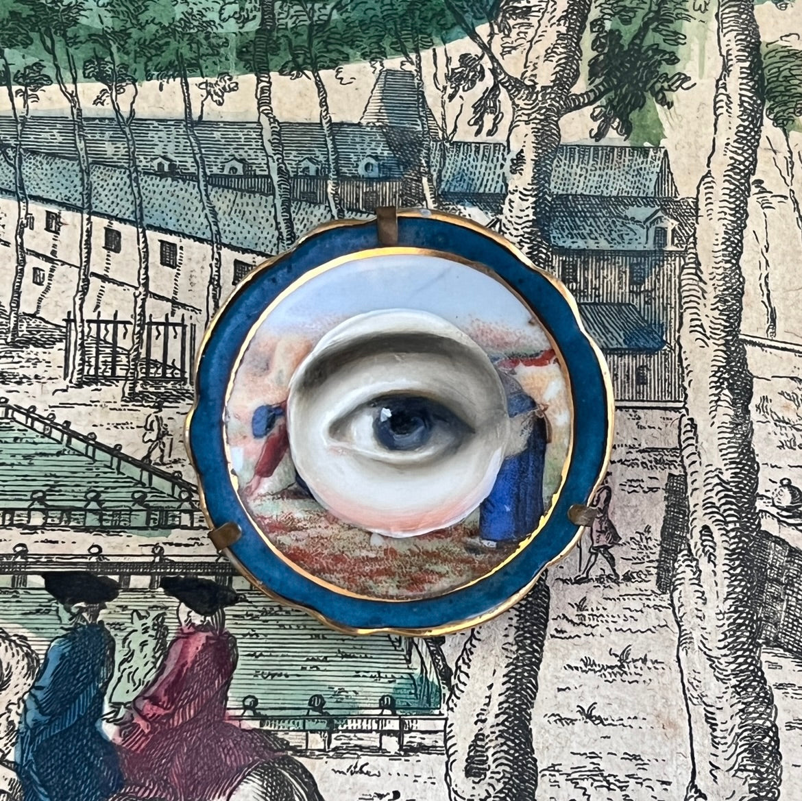 No. 3231 Lover's Eye Mini Limoges Plate Brooch