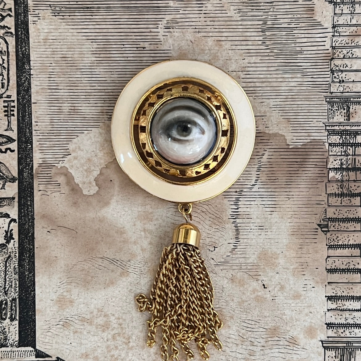 No. 3232 Lover's Eye Tassel Brooch