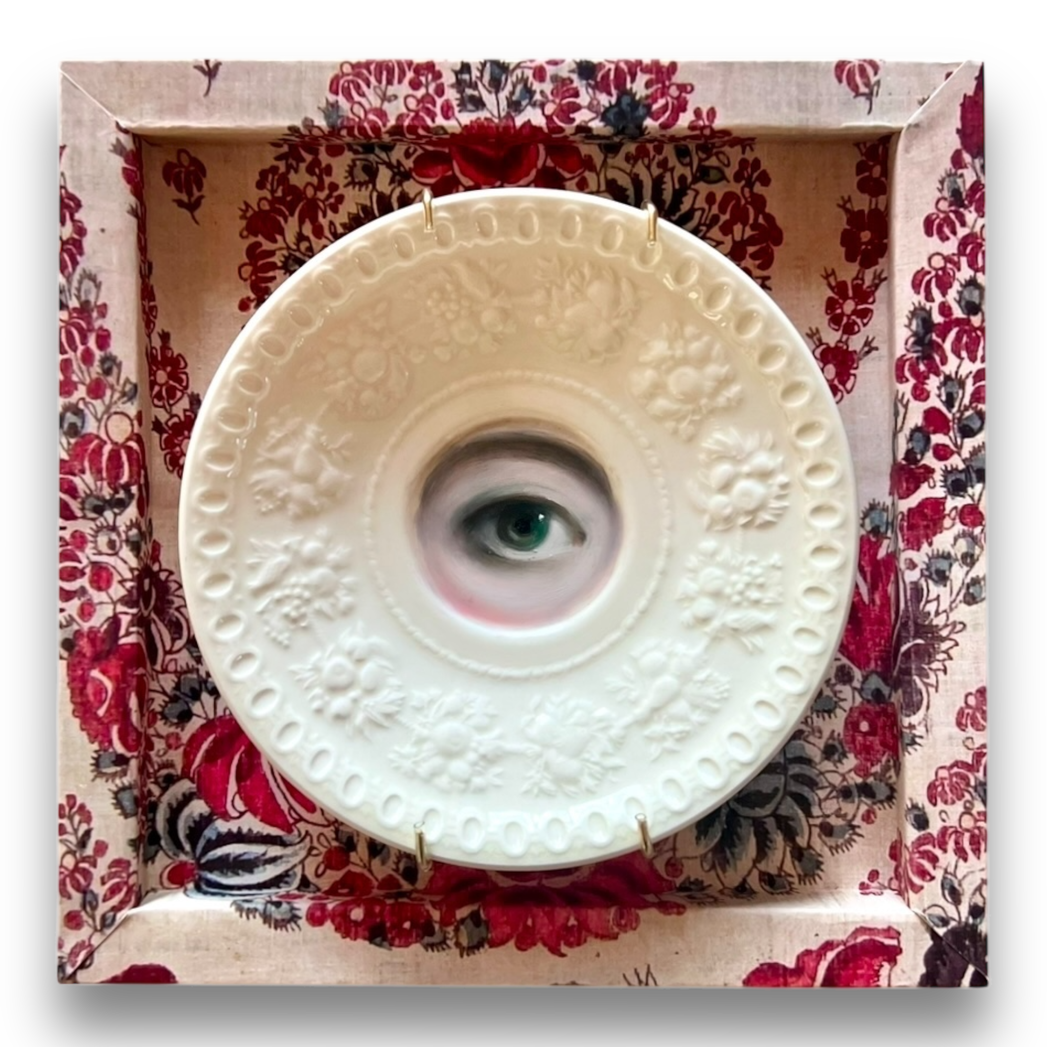 No. 2886 Lover's Eye Painting on a Wedgwood "Wellesley" Plate