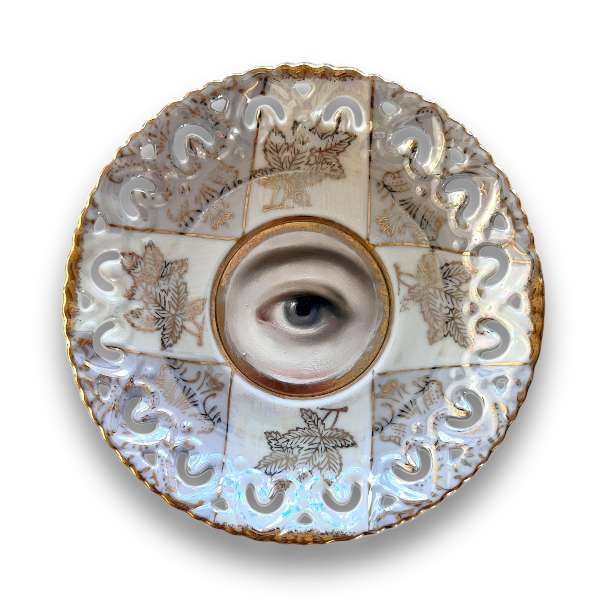 No. 2945 Lover's Eye Painting on a Pearl Luster Plate with Gold Reticulated Border