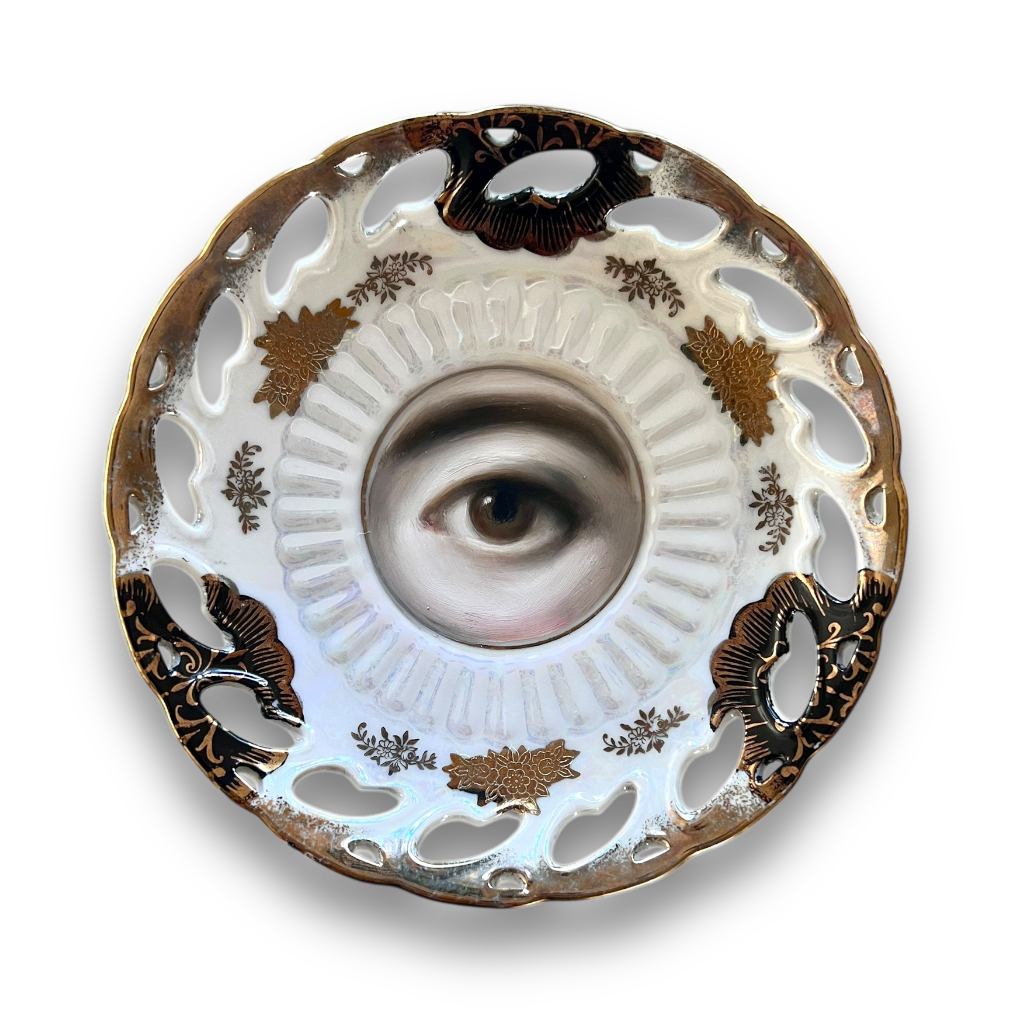 No. 2943 Lover's Eye Painting on a Luster Plate with Gold Reticulated Border