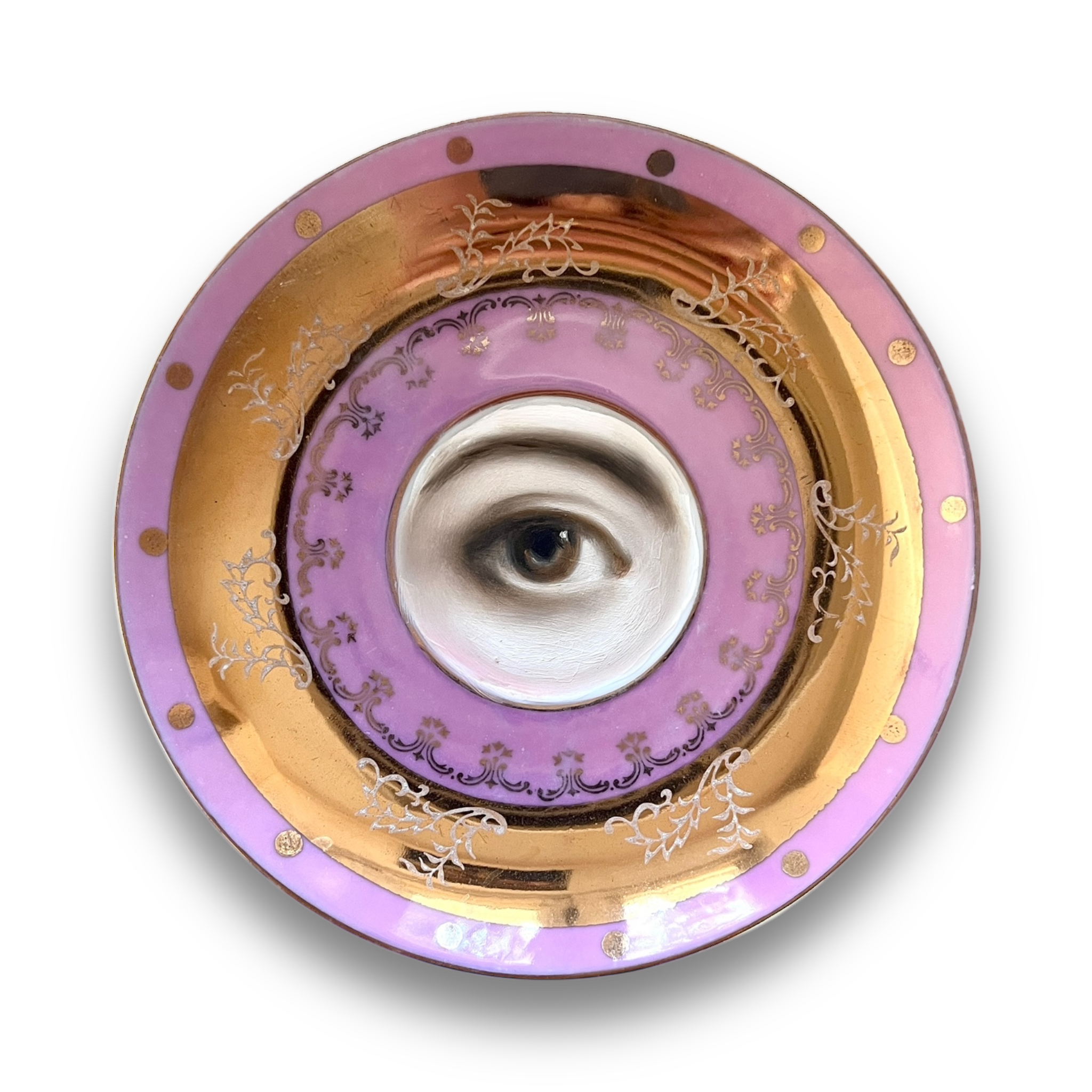 No. 2939 Lover's Eye Painting on a Pink Luster Plate