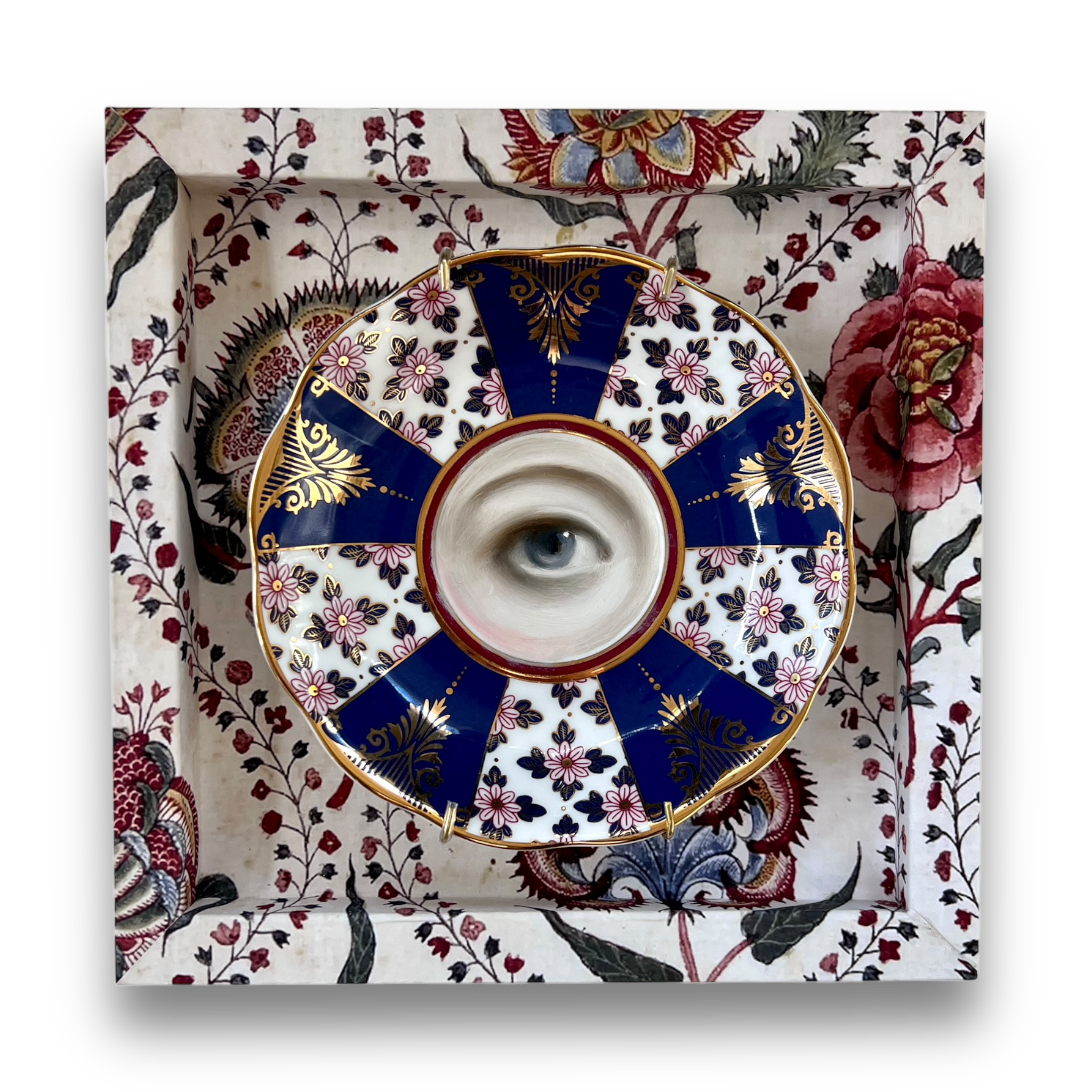 No. 3002 Lover's Eye Painting on an Imari Plate