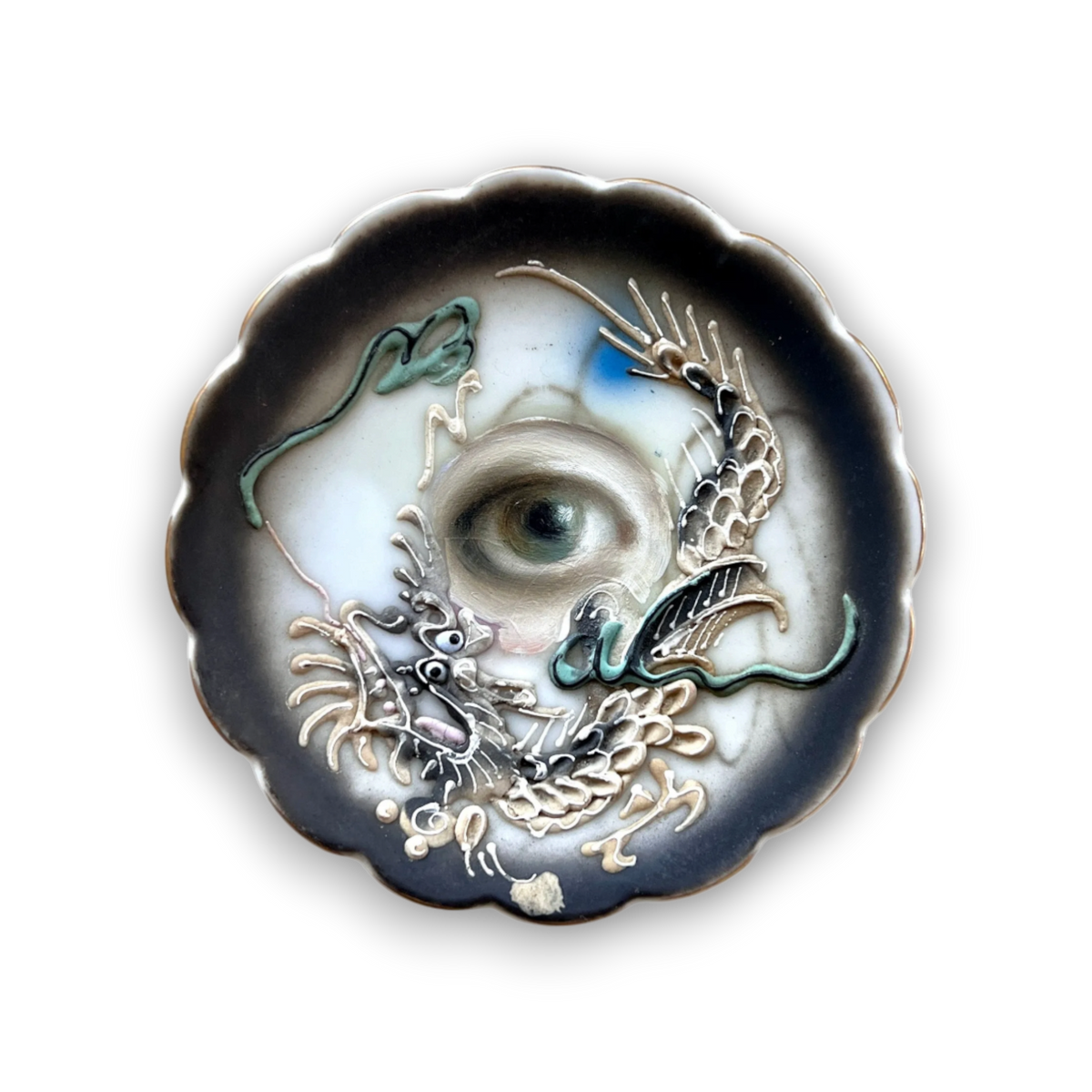 No. 3893 Lover’s Eye Painting on a Mini Scalloped Dragonware Plate