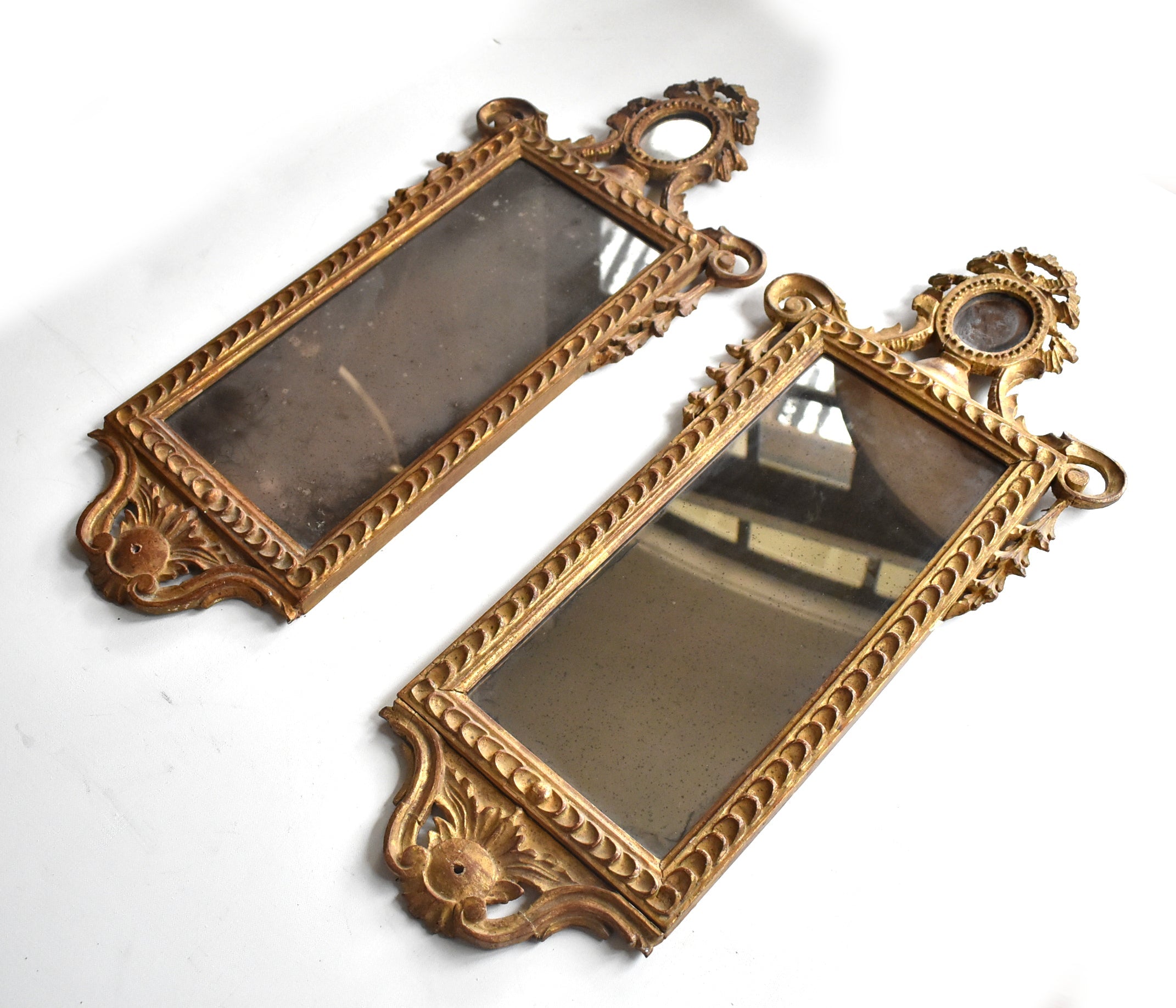 Pair of Custom Lover's Eye Paintings in Late 18th-Century Northern Italian Giltwood Mirrors