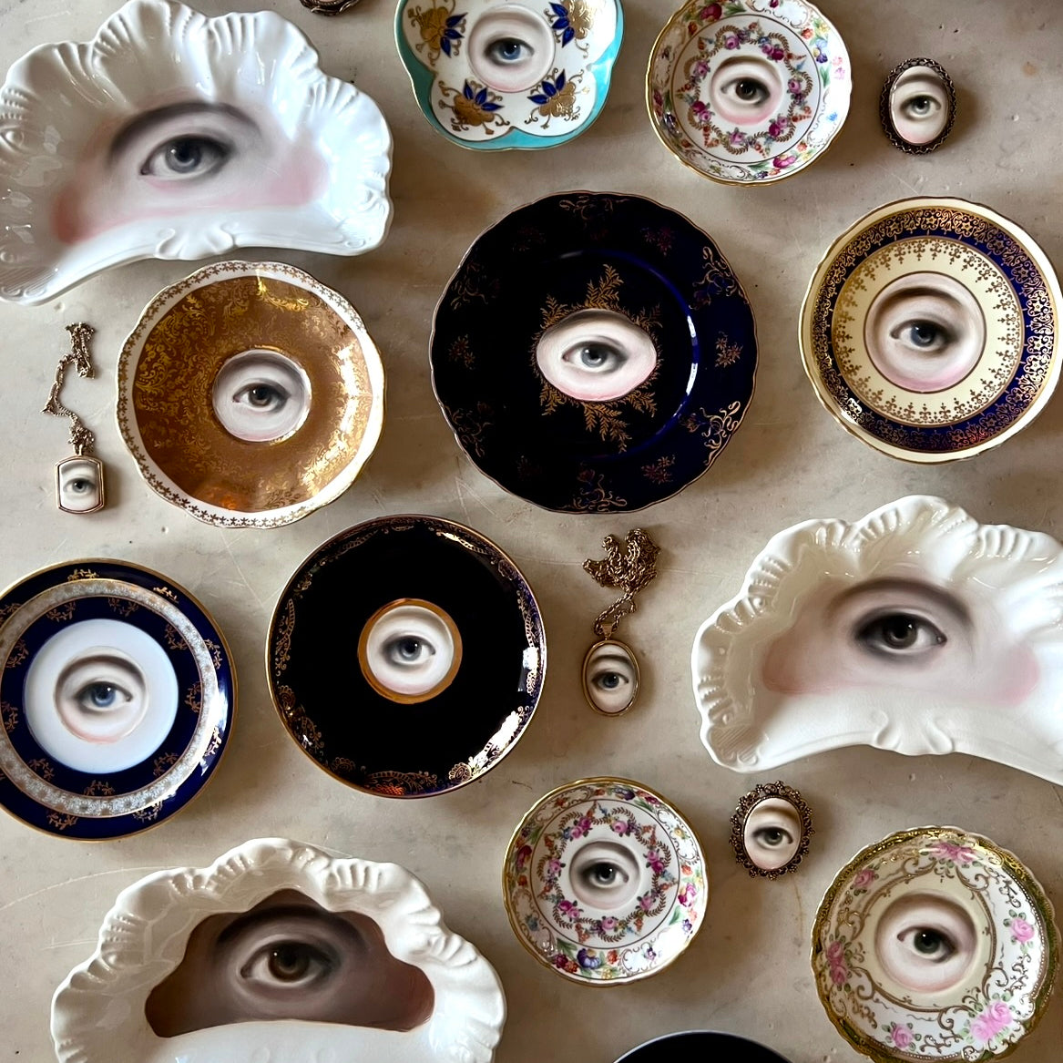 LOVER'S EYES ON PLATES