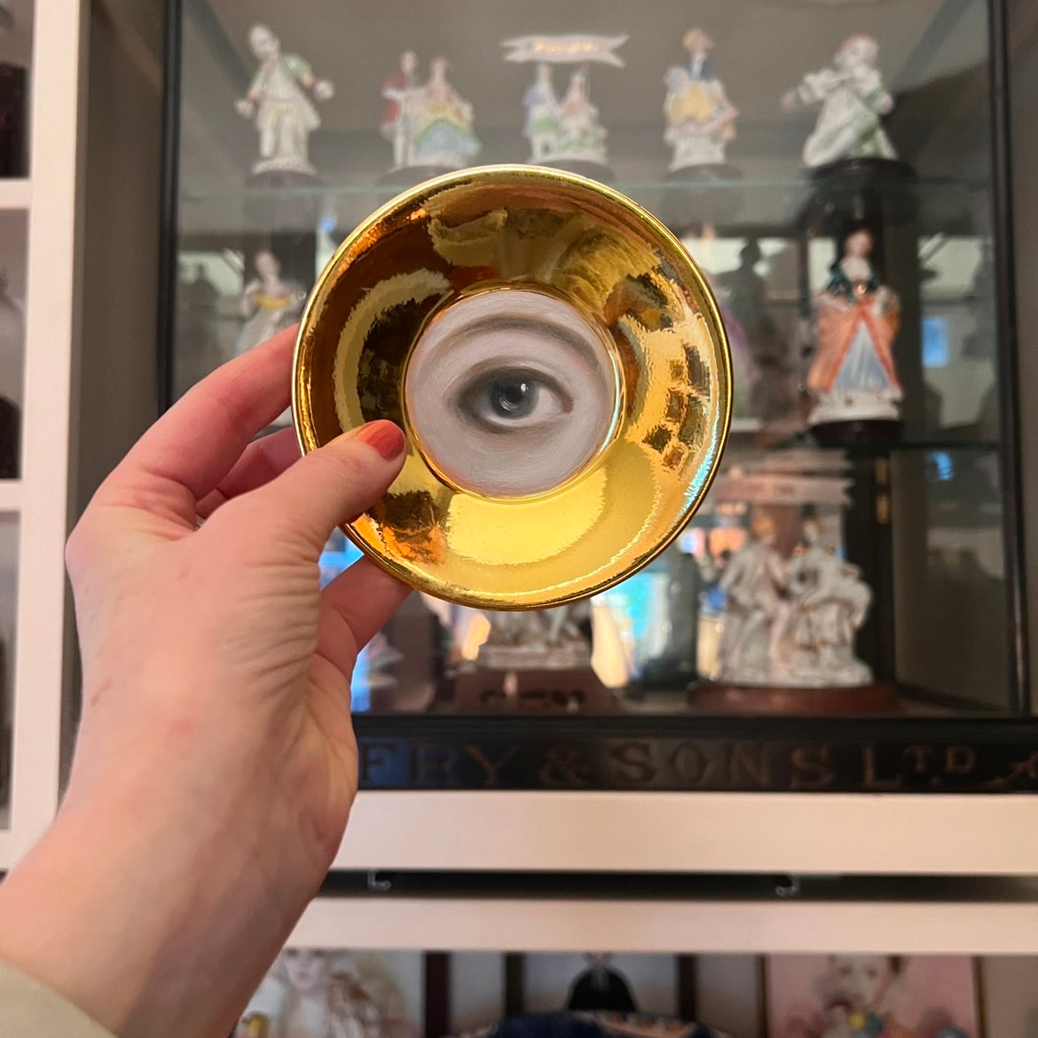 No. 3098 Lover's Eye Painting on a Gold Luster Plate