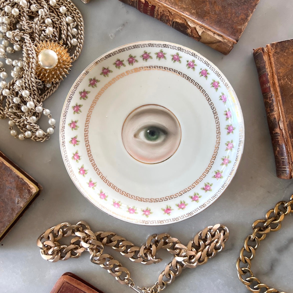 No. 3562 Lover's Eye Painting on a Rosebud Border Plate