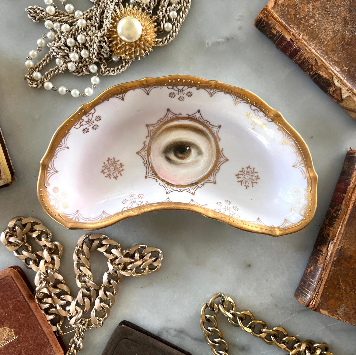 No. 3575 Lover's Eye Painting on a Rococo Crescent Dish - Petal Pink