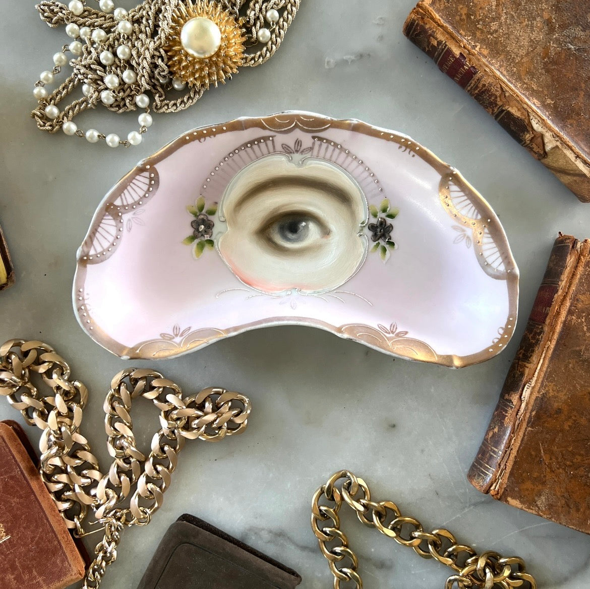 No. 3574 Lover's Eye Painting on a Rococo Crescent Dish - Petal Pink